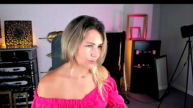 Chat +18 de NicoleHitman ao vivo