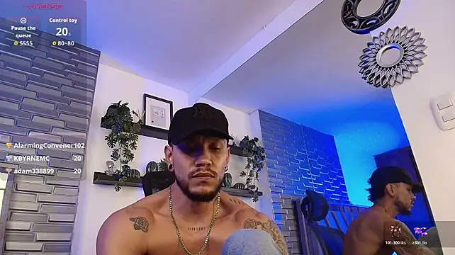 ARON_TAYLER01 Chat XXX in diretta