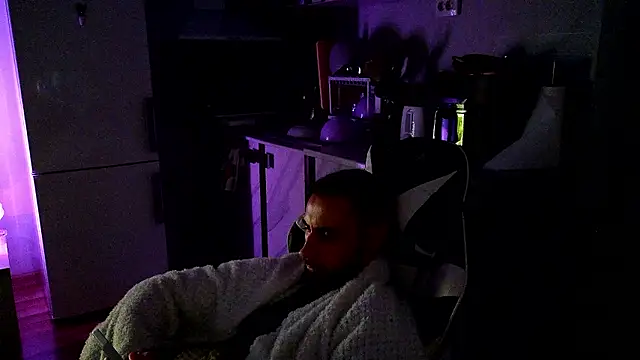 צ'אט XXX בשידור חי של RyanStorm_