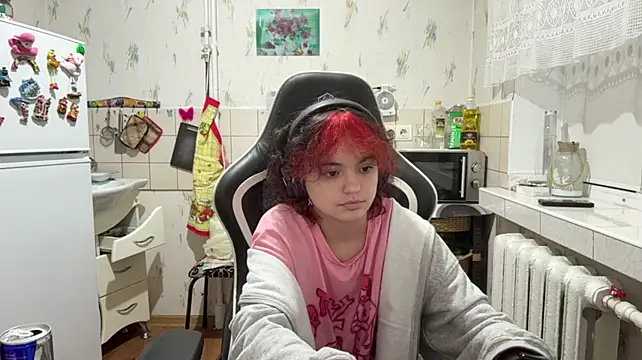 Chat +18 de Kirin_Lin ao vivo