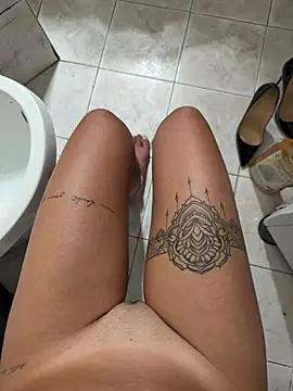 Thegirlofthemirror's Live XXX Chat