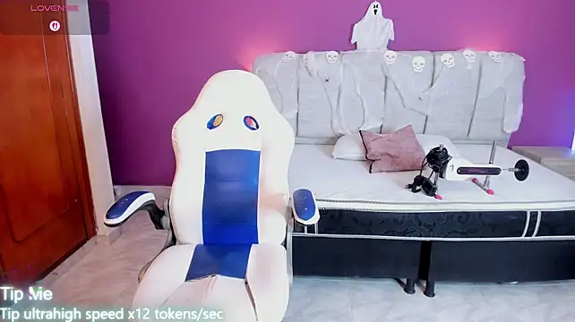 Chat +18 de Littlee_Noemi ao vivo