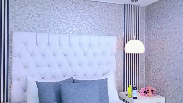 VioletSweetts Adlı Modelin Canlı XXX Sohbeti