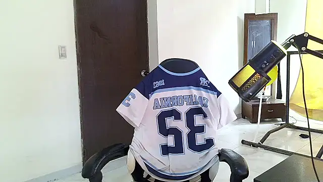 Chat +18 de aronmiller404 ao vivo
