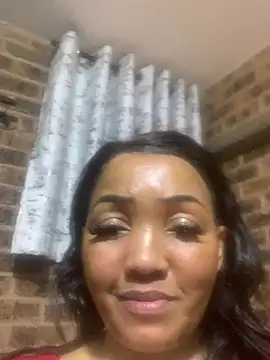Chat +18 de AZARIAKEYES ao vivo