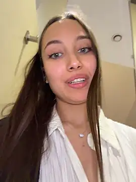 ICrazyOneIRL: онлайн-секс-чат
