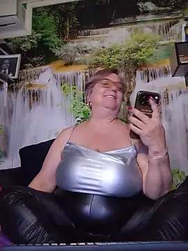 צ'אט XXX בשידור חי של QueenPammy1