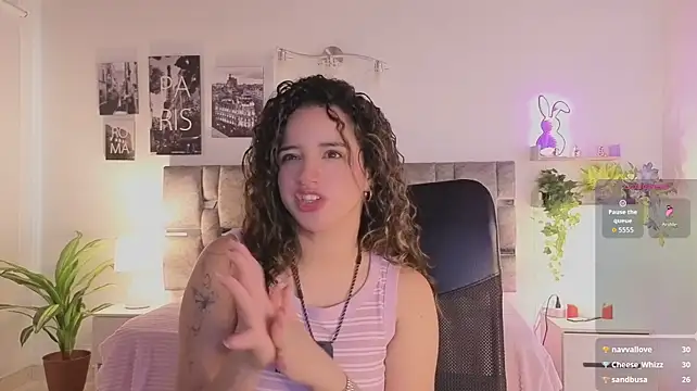 Chat +18 de emilyrouxe ao vivo