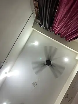 Chat +18 de Sexyakansh ao vivo