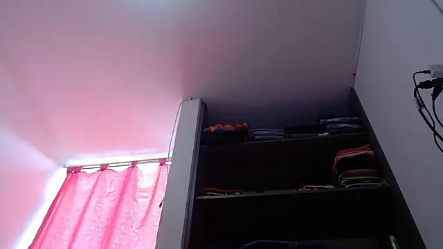 nicolle_milf1978 Chat XXX in diretta