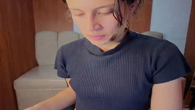 Blonde_Doll_v's Live XXX Chat
