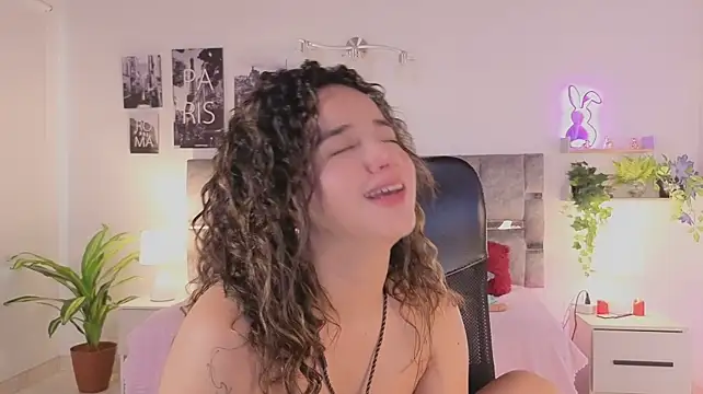 Chat +18 de emilyrouxe ao vivo