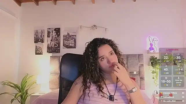 Chat +18 de emilyrouxe ao vivo