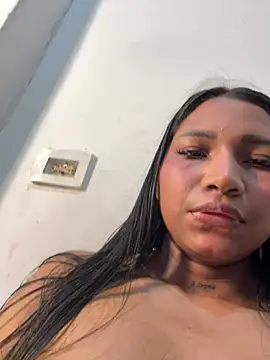 Chat +18 de Barbiebrunette_ ao vivo