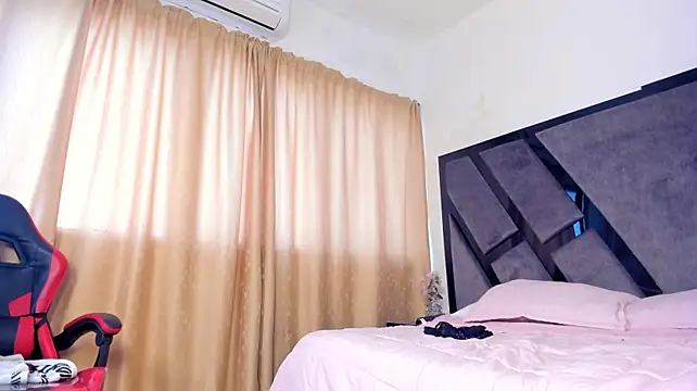 BellaAndDominick élő XXX-chatje