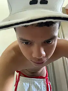 jhan_pierce22 élő XXX-chatje