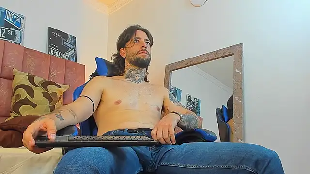 ALPHA_MASTER1: διαδικτυακό σόου στην κάμερα