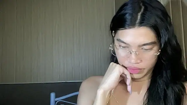 Chat +18 de Yourgoddess_jayve ao vivo