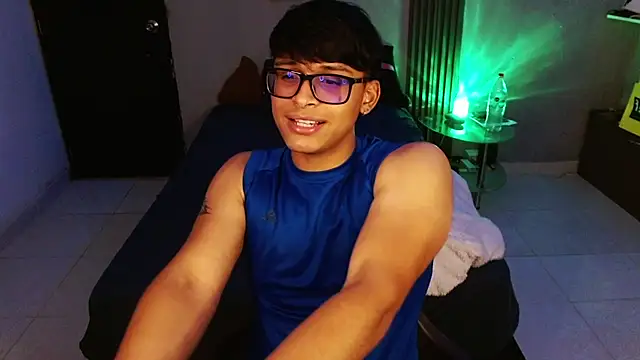 Mr_yisuzz লাইভ XXX চ্যাট