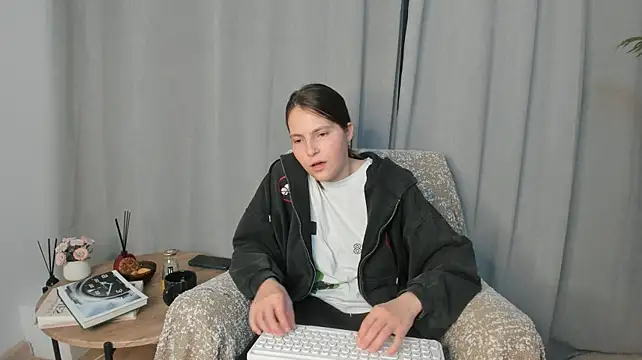 XXX chat uživo modela JuttaZempel