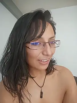 Chatroom XXX en direct de LucyCherry69
