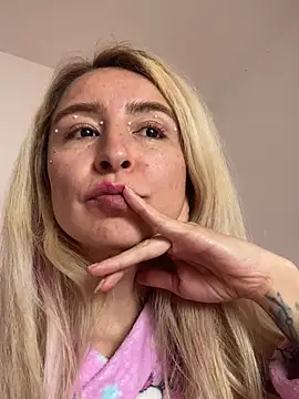 cutemaryly Adlı Modelin Canlı XXX Sohbeti
