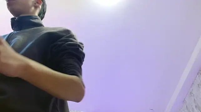 OLIIVER_TAY XXX чат на живо