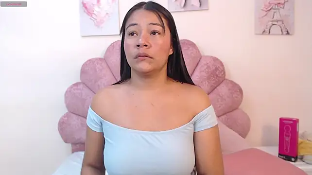 MilaaAdams Adlı Modelin Canlı XXX Sohbeti