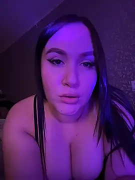 LunaxxDreams Adlı Modelin Canlı XXX Sohbeti