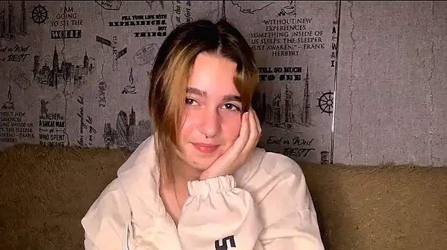 Chat +18 de KassieIhenyen ao vivo