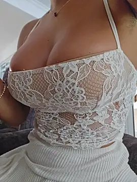 Chat XXX en directo de Pretty_roxxyy