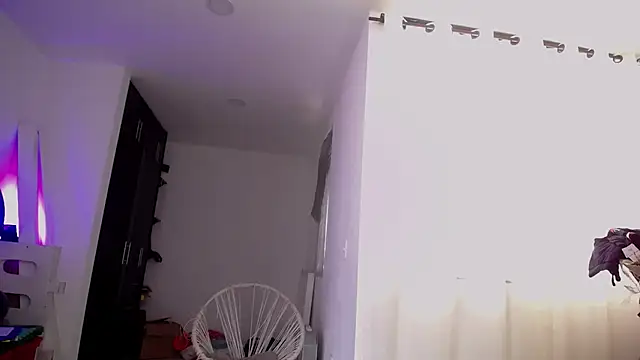 Leslie_Bussh_'s Live XXX Chat