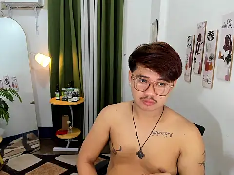 GabinJuicyHugeCock 网络视讯表演