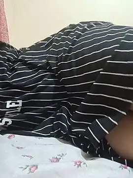 Farah-_nono Show in webcam