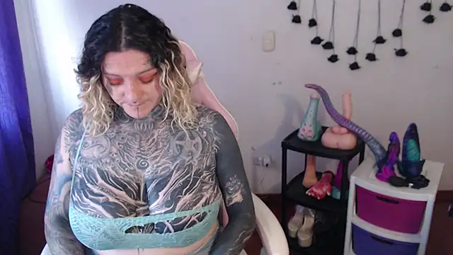 SLOPPYTITSS' Live XXX Chat