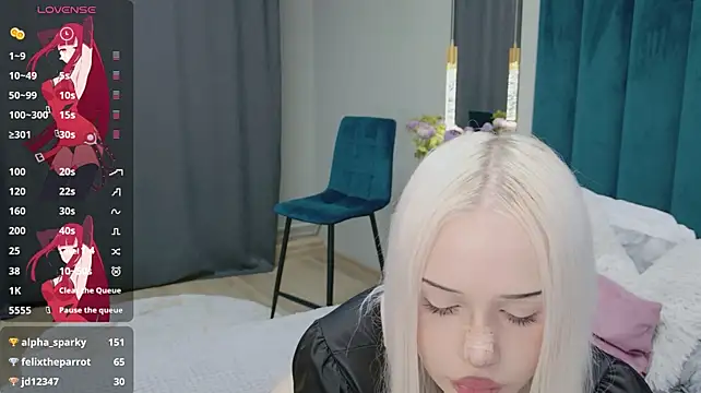 Chat +18 de CloudyUniasia ao vivo