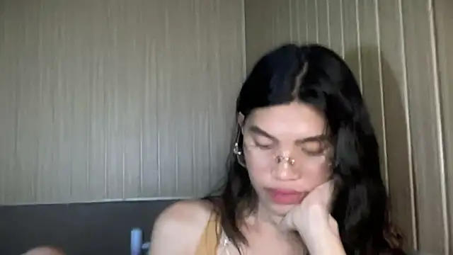 צ'אט XXX בשידור חי של Yourgoddess_jayve