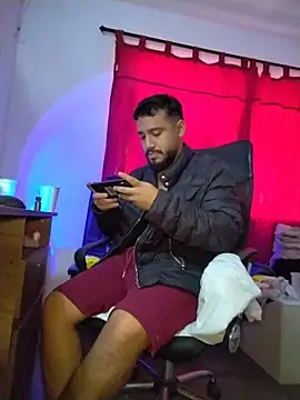 BadboyX333 Adlı Modelin Canlı XXX Sohbeti