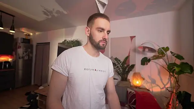 enjoy_me Adlı Modelin Web Kamerası Şovu