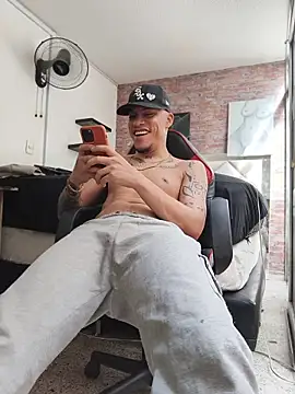 AlphaMasterXxx Chat XXX in diretta