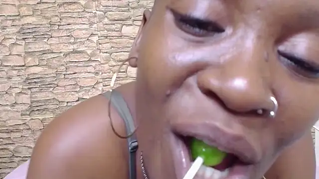 Chat XXX ao vivo de EbonyOlive69