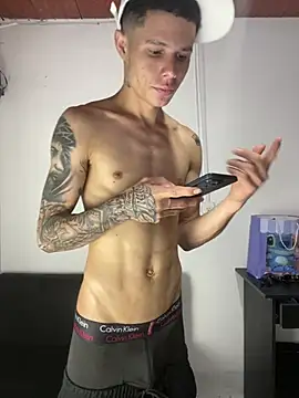 LuiguiMoore Live XXX-Chat
