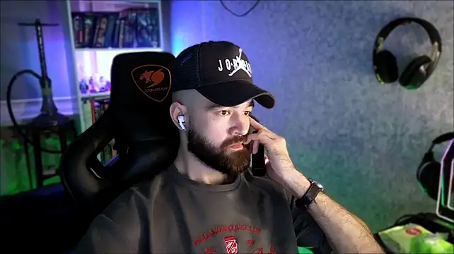צ'אט XXX בשידור חי של _Serious_Man