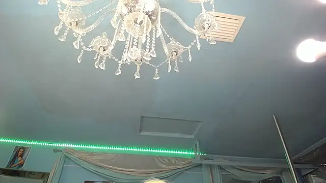 Chat +18 de ADRIANNA_FOX ao vivo