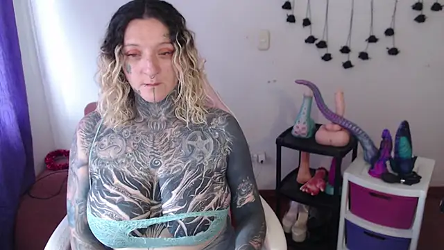 SLOPPYTITSS' Live XXX Chat