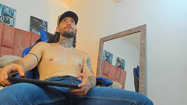 ALPHA_MASTER1n Live XXX chat