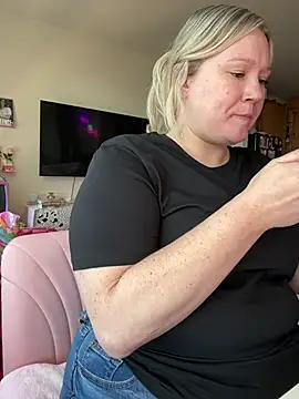 PiggyRose Live XXX-chat