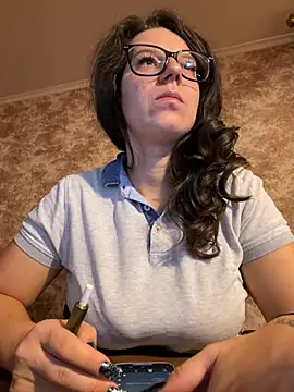 XXX chat uživo modela NadiraNoor