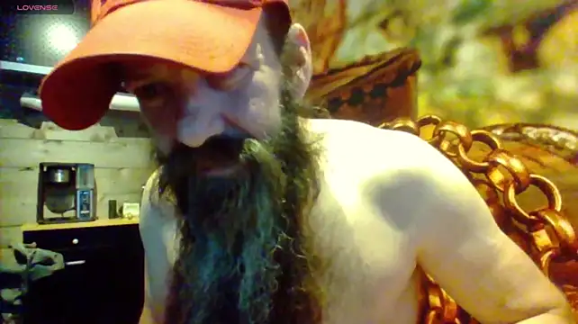 sit-on-my-beard Show in webcam