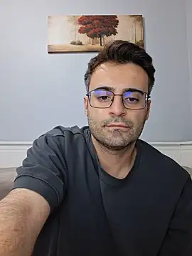 הופעת וובקאם של HugeTurkishCock